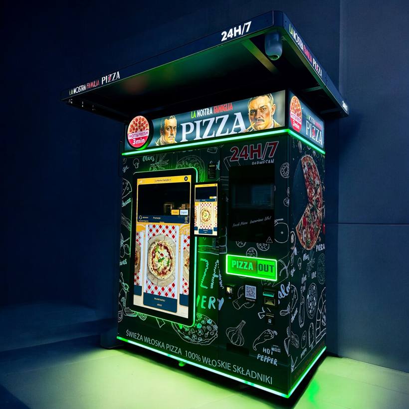 Pizza automata — éjszakai fényben